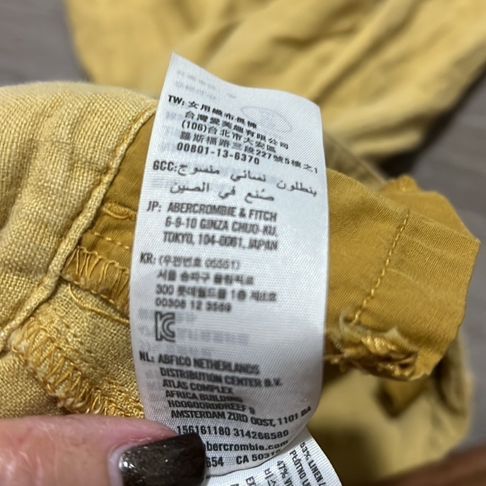 Abercrombie and Fitch cropped pants - Picture 4 of 5